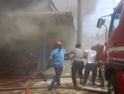 36 Rumah di Simpang Desa Dokan Hangus Terbakar