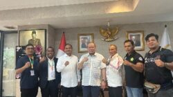 Bahas Persiapan PON XXI 2024, Ketua Umum KONI Aceh Temui Ketua DPD RI 2 Ketua Umum KONI Aceh, H Kamaruddin sapaan akrab Abu Razak bertemu Ketua DPD RI, La Nyalla Mattalitti didampingi Fachrul Razi Senator DPD RI Asal Aceh juga Ketua Komite I DPD RI yang turut menfasilitasi acara tersebut di Gedung DPR/MPR RI Senayan, Jakarta Rabu (3/7/2024). (Foto: Dok. Diskominsa Aceh)