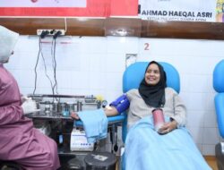 Peduli Penderita Thalasemia, Pj Ketua PKK Aceh Donor Darah dan Berbagi Santunan