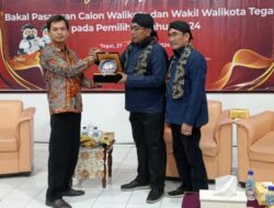 Ratusan Pendukung Kawal Uyip-Satori ke KPU Setelah Terima Rekomendasi