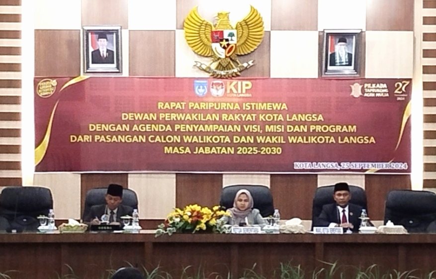 Melvita Sari Pimpin Paripurna Istimewa Penyampaian Visi Misi Paslon Walikota dan Wakil Walikota Langsa 2 IMG 20240925 172912