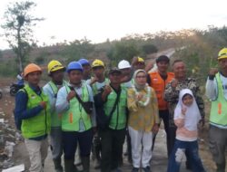 Ketua Fraksi PKB DPR RI Resmikan Jalan PISEW di Desa Karyabakti, Ini Harapannya