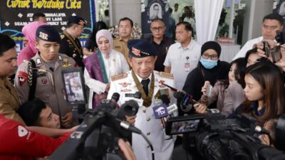 Menteri Dalam Negeri, Tito Karnavian, usai menjenguk Sherly Tjoanda, istri mendiang Benny Laos, di RSPAD Gatot Subroto Jakarta, Senin (14/10/2024). (Foto: Puspen Kemendagri)