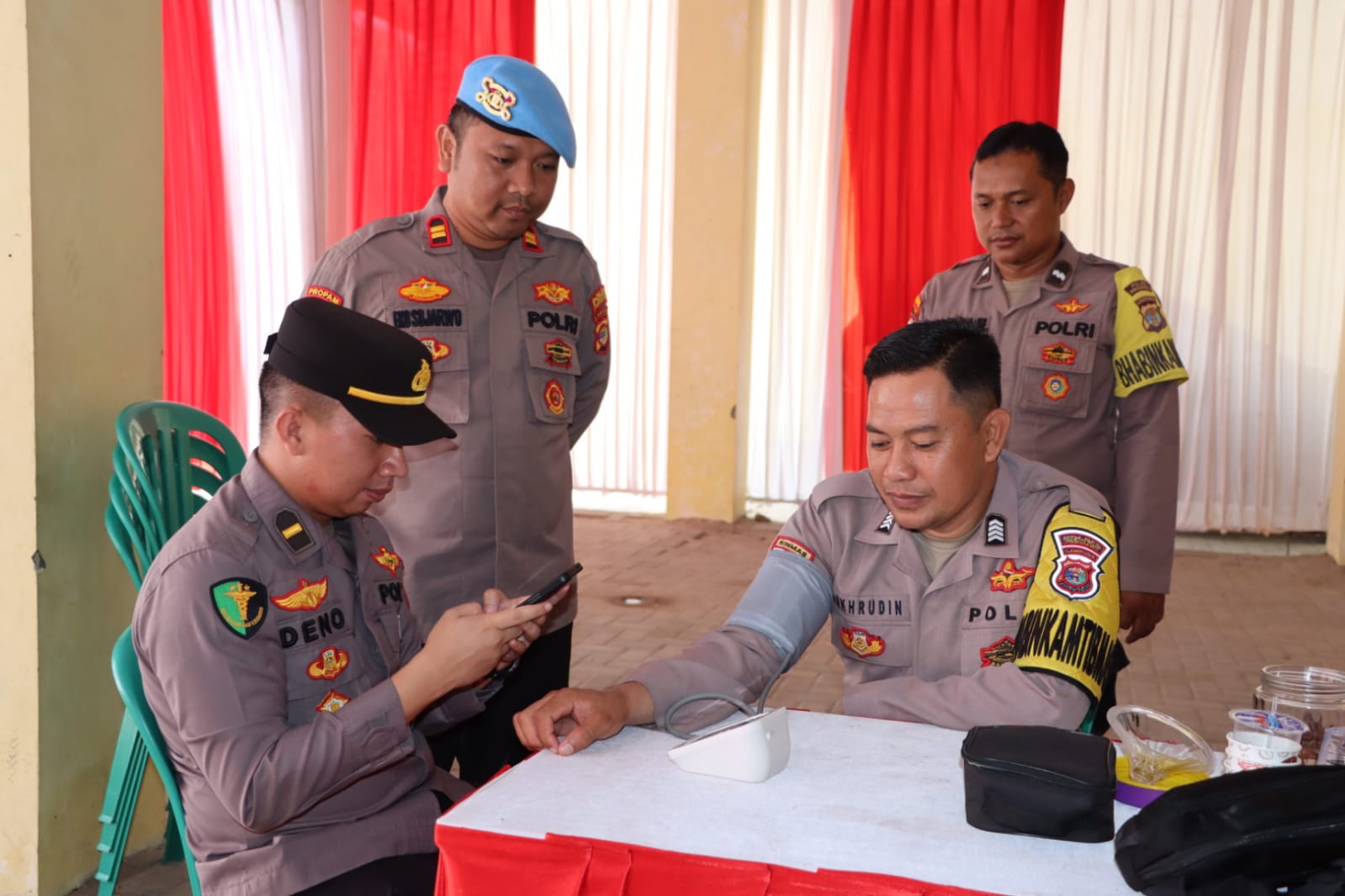 Tim Dokkes Polres Pringsewu Cek Kesehatan Personel Usai Pengamanan TPS 1 5d445951 b3a0 4aca bffe cacc67802d12