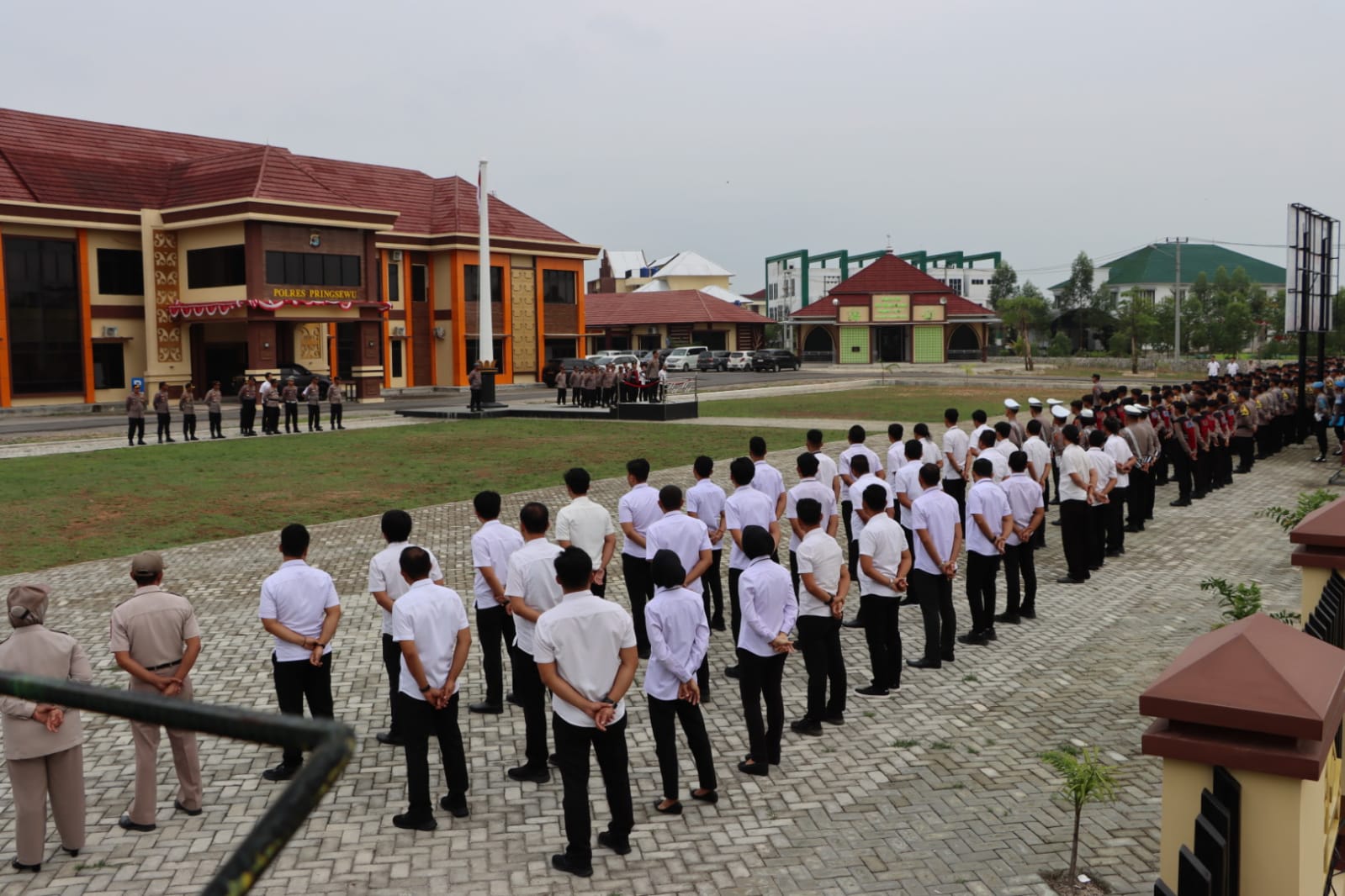 Ratusan Personel Gabungan Siap Amankan Debat Calon Bupati dan Wakil Bupati Pringsewu 1 IMG 20241102 WA0035