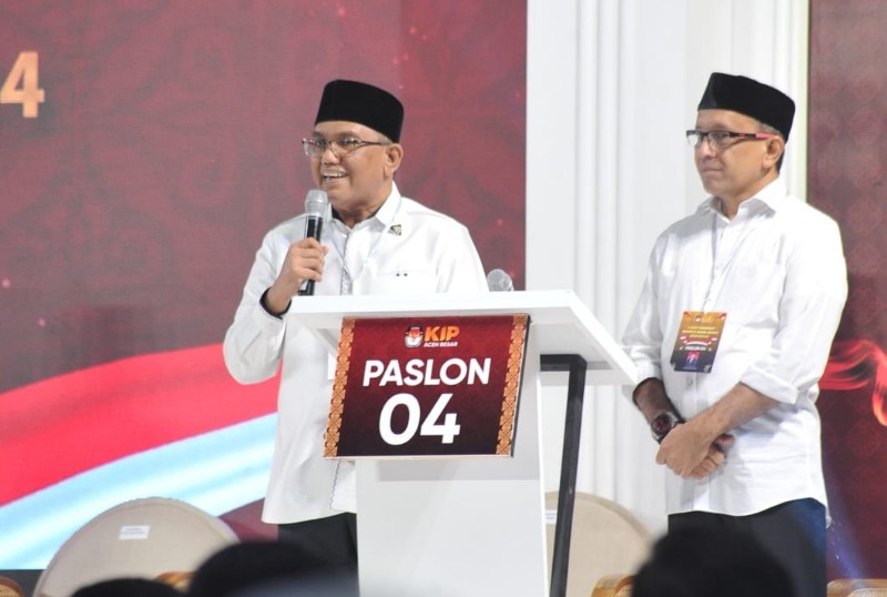 Musannif-Sanusi Tampil Unggul dalam Debat Pilkada Aceh Besar 2024 1 Paslon Bupati dan Wakil Bupati Aceh Besar H. Musannif, SE, SH dan Ir. Sanusi Hasyim, MM, saat Tampil debat Publik Pilkada 2024. (Foto: Istimewa).