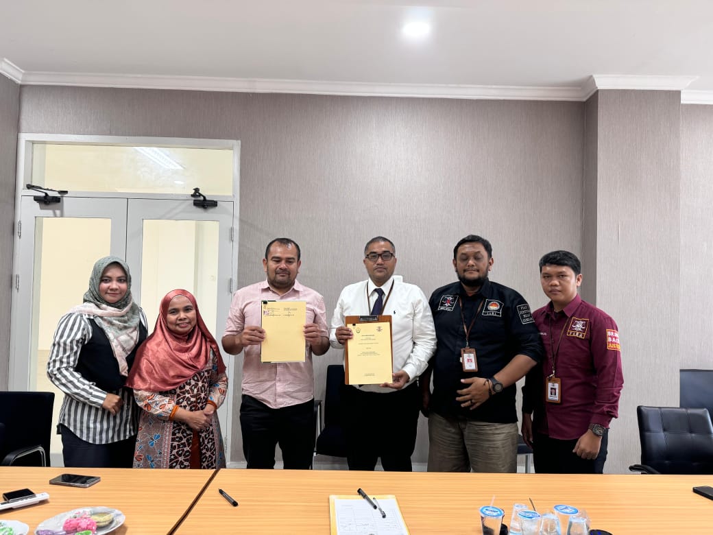 Penandatanganan MoU YARA dengan Dekan FISIP, Dr. Teuku Zulkarnain