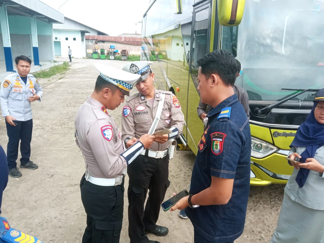 Polres Pringsewu dan Instansi Terkait Gelar Ram Check di Terminal Gadingrejo Jelang Libur Nataru 1 Gambar WhatsApp 2024 12 16 pukul 19.22.55 bbdcfb01