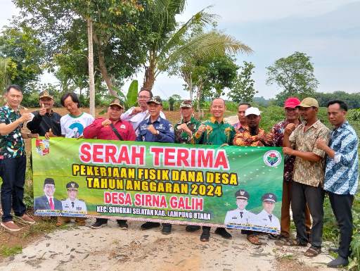 Pemdes Sinar Galih Serah Terima Pekerjaan Fisik Bersumber DD TA 2024 1 Pemerintah Desa Sinar Galih, Kecamatan Sungkai Selatan, Kabupaten Lampung Utara (Lampura) menggelar serah terima Pekerjaan fisik tahun Anggaran 2024. Kegiatan serah terima pekerjaan tersebut digelar pada Jumat (13/12/2024)
