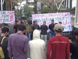 Gelar Aksi di Mapolda, Mahasiswa Tuntut Transparansi Penanganan Kasus Anggota DPRD Sumbar