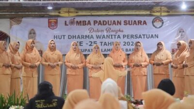 Acara dibuka langsung oleh penasehat Dwp Kabupaten Lampung Barat Dra. Zelda Naturi Nukman di Auala Kagungan Setdakab, Selasa (10/12/2024).