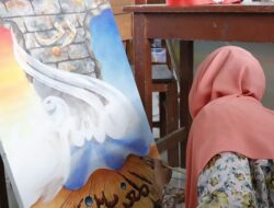 Hari Ke dua, Peserta Lomba Kaligrafi Kontemporer dan Dekorasi di MTQ Menunjukkan Keahliannya