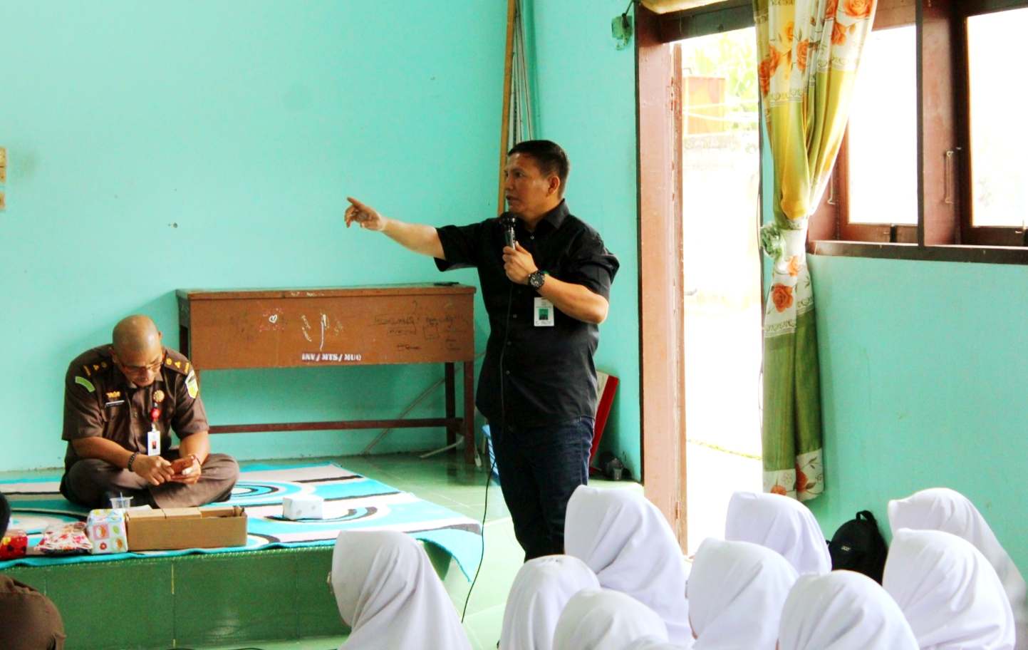 Kejari Beri Penyuluhan Hukum Dengan Jaksa Masuk Sekolah di MUQ Langsa 1 IMG 20250123 214559