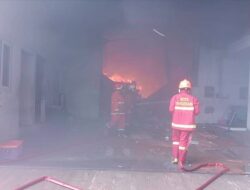 BPBD Kota Tangerang Bantu Padamkan Kebakaran di Pergudangan Dadap Kosambi