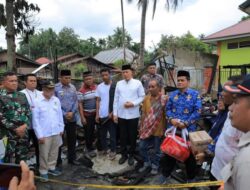 Bupati Pasaman Serahkan Bantuan untuk Korban Kebakaran di Sitombol, Satu Korban Jiwa Dimakamkan
