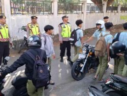 Polisi Amankan Pelajar yang Bolos Sekolah Saat Nongkrong di Warkop