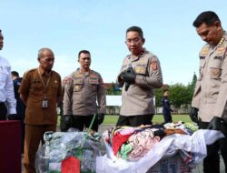 Polda Kalbar Gagalkan Penyelundupan 410 Ballpress Pakaian Bekas dari Malaysia