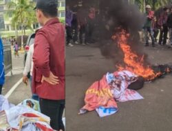 Spanduk HPN 2025 Dibakar, Saat Aksi Unjuk Rasa yang Dilakukan BEM di Kabupaten Tangerang Ricuh