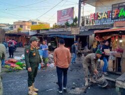 Satpol PP Kabupaten Karo Tertibkan dan Tata Kios TPS di Pusat Pasar Berastagi