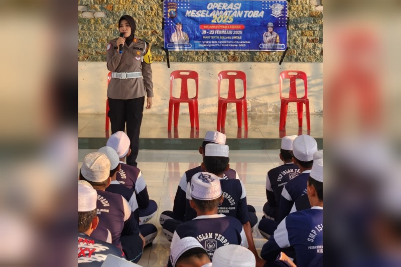 Kasatlantas Polres Asahan Gelar Police Go To School di Daar Al-Uluum Kisaran 2 WhatsApp Image 2025 02 13 at 17.28.04