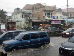 Hujan Deras Guyur Kabanjahe dan Berastagi, Sebabkan Banjir dan Kemacetan
