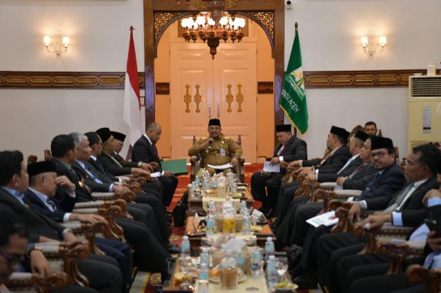Rapat Umum Pemegang Saham (RUPS) Bank Aceh untuk pembagian dividen tahu. 2024 yang diselenggarakan di Pendopo Gubernur Aceh, Selasa (11/2/2025). (Foto: Humas Bank Aceh)