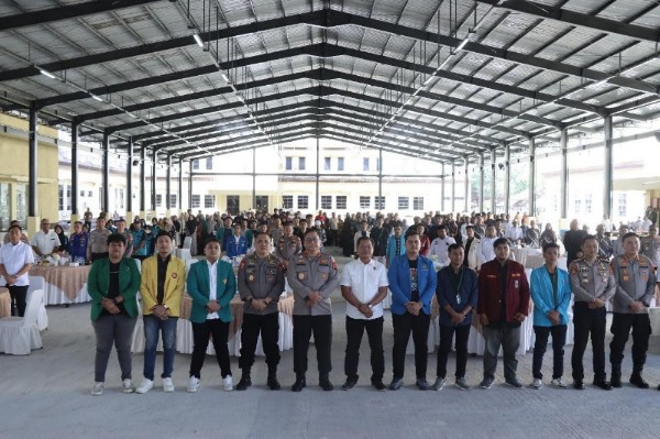 Kapolda Aceh Serahkan 3.450 Paket Sembako dan Daging Meugang dalam Baksos Polri Presisi 2 kapolda aceh 1