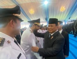 Presiden Prabowo Rangkul dan Jabat Tangan Mualem di Istana Kepresidenan