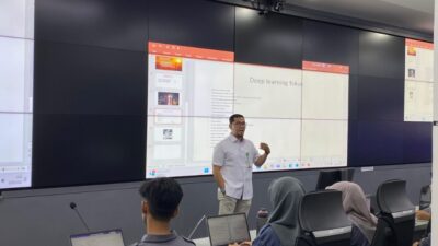 Dinas Komunikasi Informatika dan Persandian (Diskominsa) Aceh melalui UPTD Statistik memberikan bimbingan kepada 20 mahasiswa Universitas Syiah Kuala (USK) Jurusan Statistik MIPA di Ruang Command Centre UPTD Statistik Aceh (10/2).
