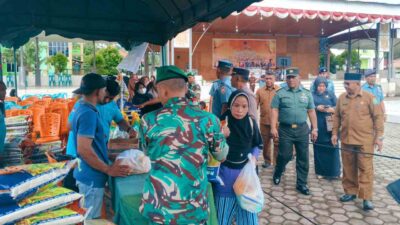 Kodim 0115/Simeulue menggelar Bazar Ramadhan TNI Tahun 2025 yang berlangsung di Lapangan Pendopo Simeulue, Desa Air Dingin, Simeulue Timur. Selasa (25/03/2025). Foto (ist)
