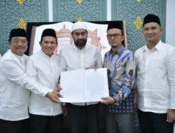 Bertepatan Malam Nuzulul Qur’an, Mualem Lauching Instruksi Gubernur untuk Wajibkan ASN dan Masyarakat Salat Fardhu Berjamaah