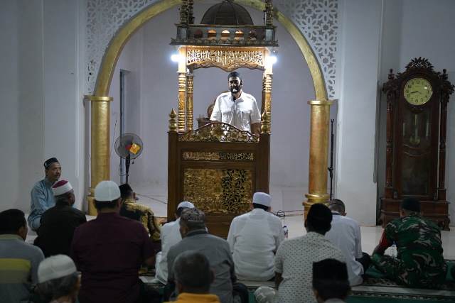 Gubernur Aceh, Muzakir Manaf Memberikan Ceramah Ramadhan Pada Kegiatan Safari Ramadhan 1446 H/2025 M di Masjid AN. NUR Kecamatan Simeulue Timur, Kabupaten Simeulue, Sabtu, 08/03/2025.