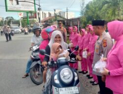 Polres Abdya Berbagi Ratusan Takjil untuk Masyarakat