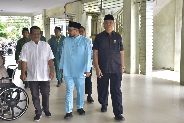 Bupati Aceh Tamiang, Armia bersama Wabup Ismail yang meninjau lokasi rencana pembangunan CT-Scan di RSUD Muda Sedia, Jumat (21/3/25).
