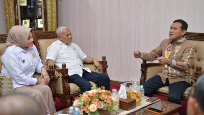 Wakil Gubernur Aceh, Fadhlullah, SE Menerima Audiensi dan Silaturahmi Ketua Kadin Aceh, Muhammad Iqbal serta Para Pengurus di Kediaman Rumah Dinas Wakil Gubernur Aceh, Blang Padang, Rabu, 26/03/2025.