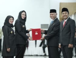 Bupati dan Wabup Dharmasraya Resmi Terima SK Pelantikan dari Gubernur Sumbar