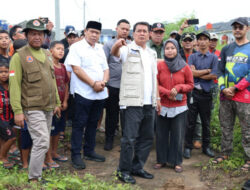 Tinjau Banjir, Bupati Maesyal Bakal Panggil Pihak Pengembang