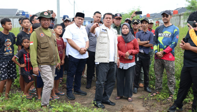 Tinjau Banjir, Bupati Maesyal Bakal Panggil Pihak Pengembang 1 berita 416e27a4 ffbb 4ec5 88ff 2fb5d60065a1