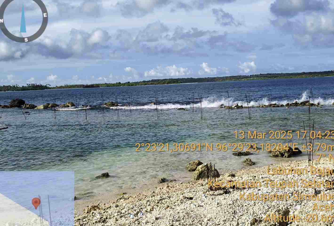 Kondisi Proyek Rekonstruksi Kolam Tambatan Perahu dan Bangunan Pengaman Kolam di Desa Labuhan Bajao, Kecamatan Teupah Selatan, Simeulue. Foto: ist (13/03/2025)