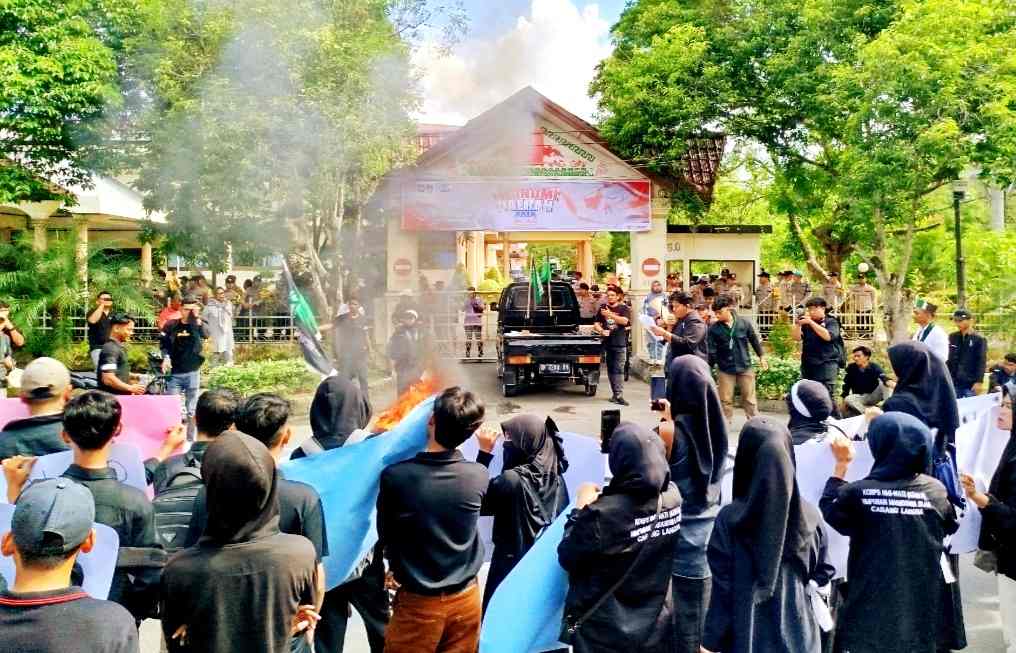 HMI Langsa Demonstrasi, Desak Syaridin Angkat Kaki dari Langsa dan Kecam Fraksi DPRK Langsa 1 IMG 20250424 162936