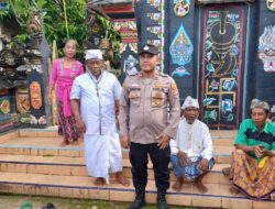 Bhabinkamtibmas Polsek Pagelaran Kawal Pengamanan Perayaan Hari Raya Kuningan di Fajar Mulia