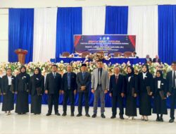 Delapan Sarjana FKIP Unsam Raih Cumlaude, Dekan Serah Data Alumni kepada IKA FKIP