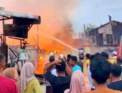 Sijago Merah Hanguskan Tiga Ruko di Aceh Timur