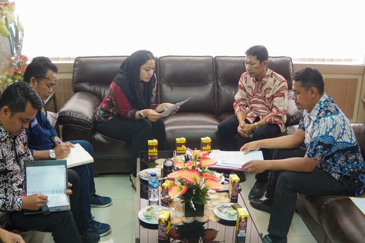 Bupati Dharmasraya, Annisa Suci Ramadhani.