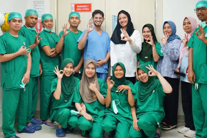 RSUD Sungai Dareh kabupaten Dharmasraya melaksanakan operasi katarak gratis bagi masyarakat yang membutuhkan, Sabtu (10/5/2025). (Foto: Harian Daerah/HO/Diskominsa Dharmasraya)