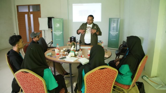 Fakultas Ushuluddin, Adab dan Dakwah IAIN Lhokseumawe gelar pelatihan intensif programmer film yang diikuti oleh enam mahasiswa dari Prodi Komunikasi dan Penyiaran Islam, Selasa-Rabu (21-22/5/2025).
