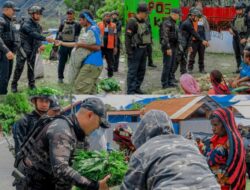 Tingkatkan Perekonomian Rakyat, Satgas Yonif 112/DJ Borong Hasil Bumi Masyarakat Puncak Jaya