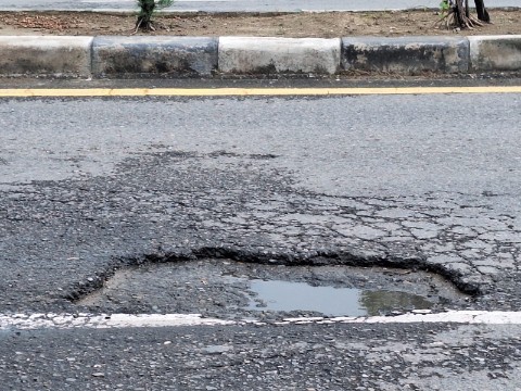 Aneh! 99 KM Jalan Nasional Diperbaiki Oleh PT Krueng Meuh, Tapi Lubang Masih Mengintai Pengguna Jalan 1 pt krueng meuh