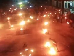 Spektakuler! Pawai Obor Warnai Malam Takbiran Idul Adha di Kampung Sri Way Langsep