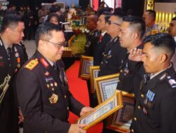 Kapolda Lampung Berikan Penghargaan kepada 4 Personel Unit Pol Satwa yang Ungkap Kasus Curanmor dan Narkoba